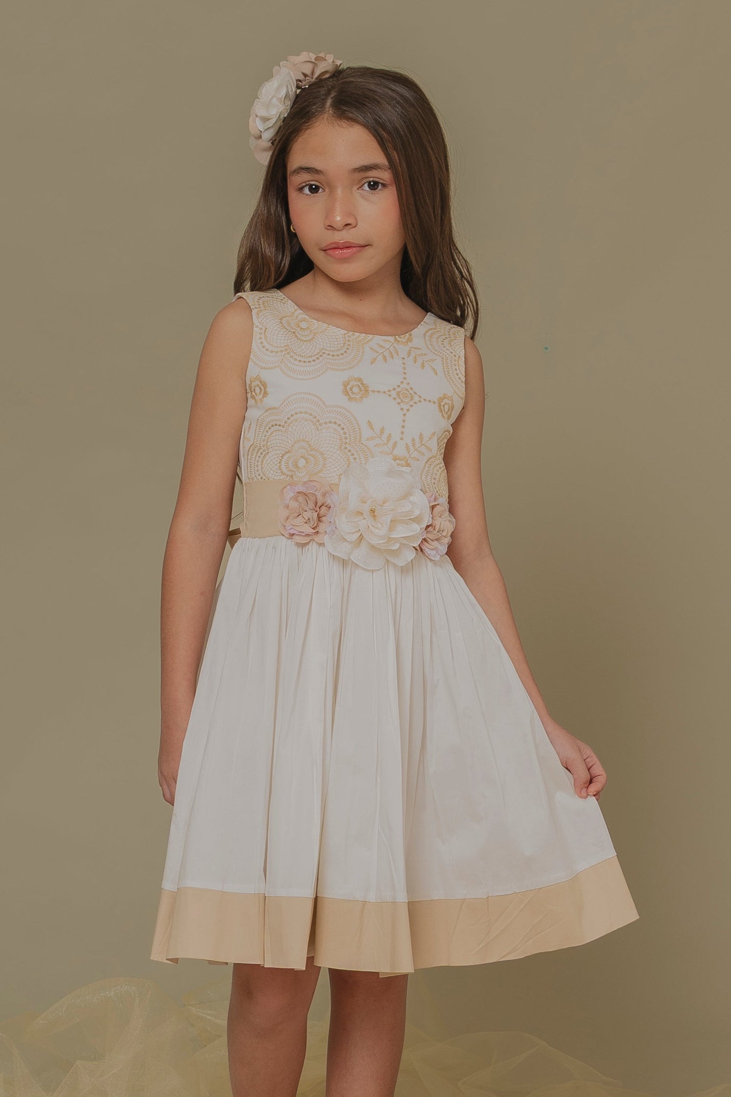 GIRL´BEIGE DRESS MUSICA