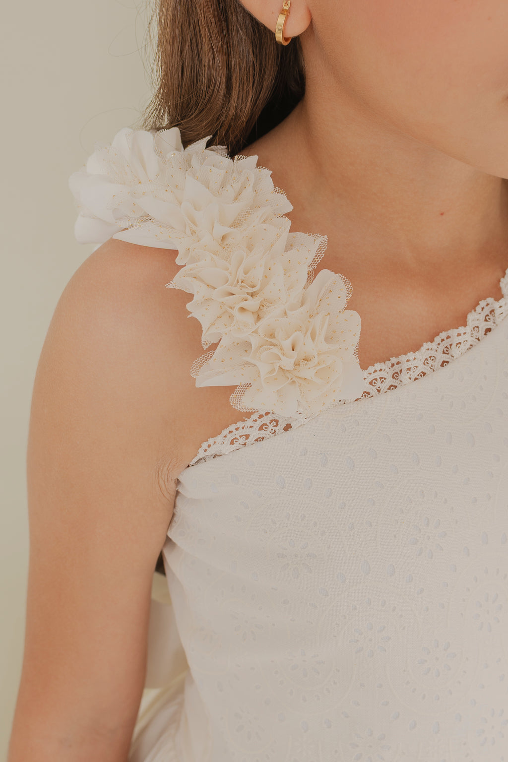 GIRL´OFF-WHITE DRESS PALABRAS