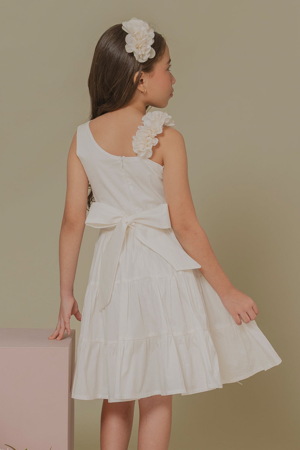 GIRL´OFF-WHITE DRESS PALABRAS
