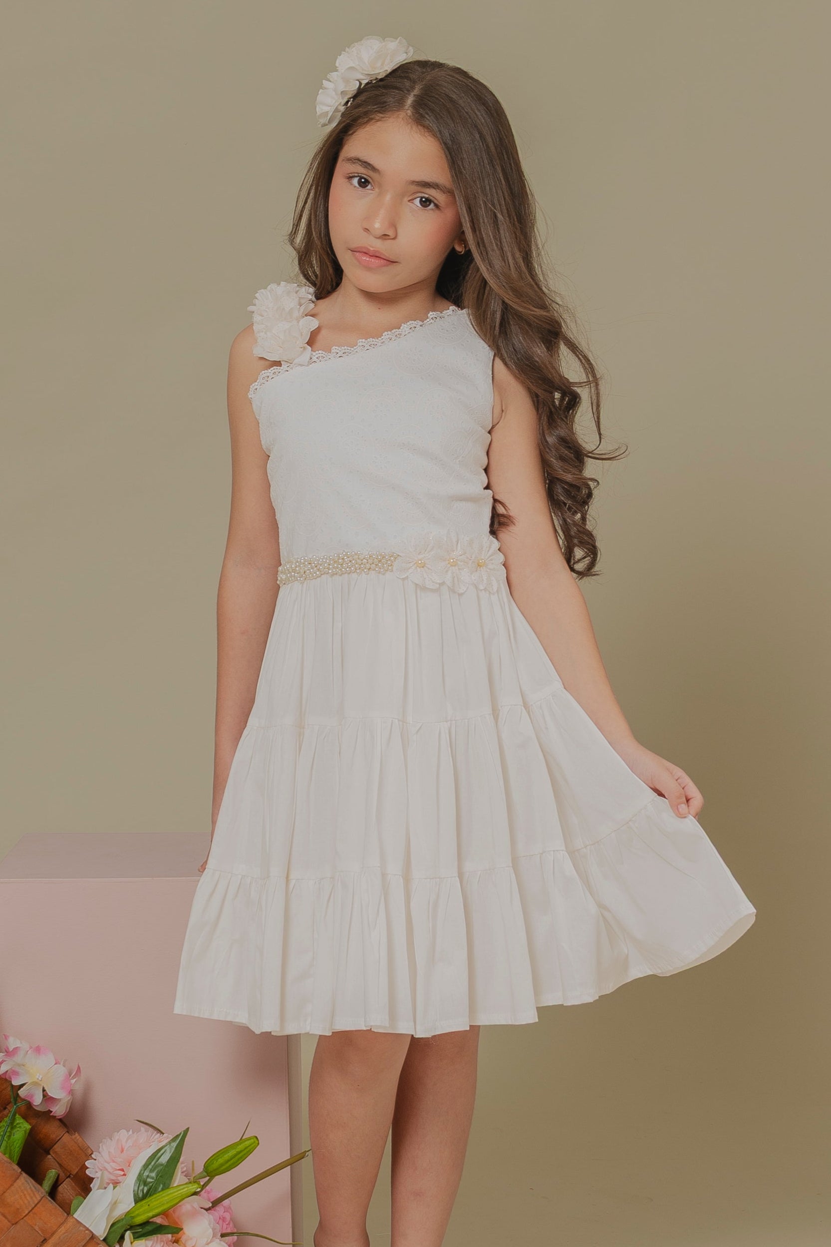 GIRL´OFF-WHITE DRESS PALABRAS