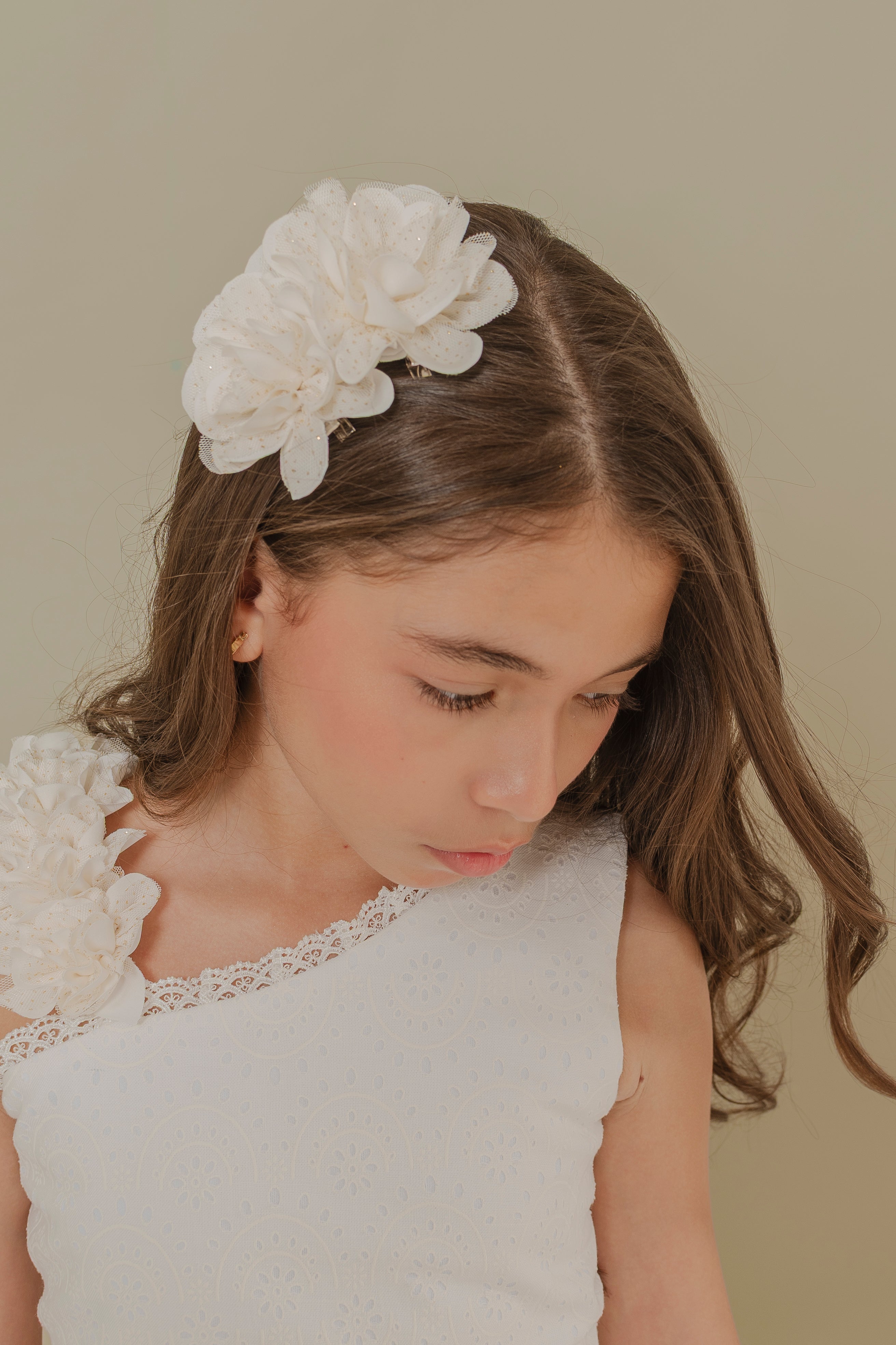 GIRL´OFF-WHITE DRESS PALABRAS